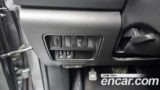 Renault QM6 2017 thumb 6