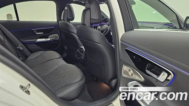 Mercedes-Benz E-Class 2025 thumb 11