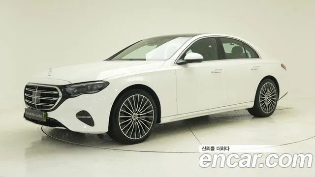 Mercedes-Benz E-Class 2025 thumb 12