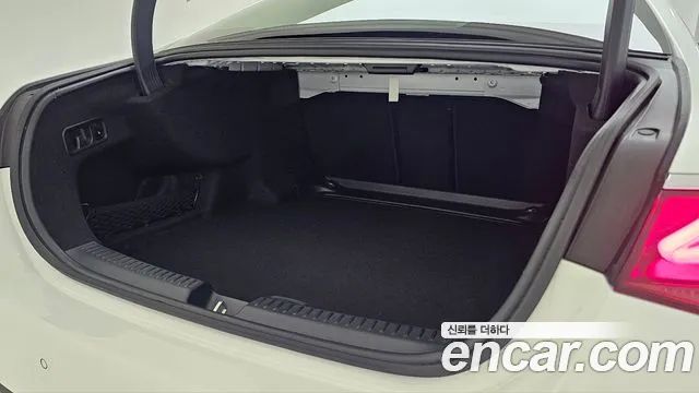 Mercedes-Benz E-Class 2025 thumb 6