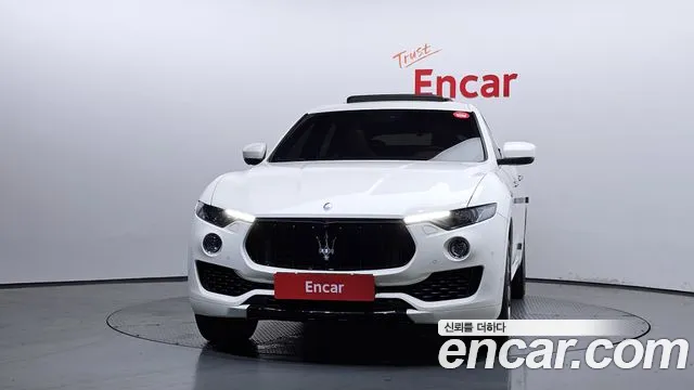 Maserati Levante 2017 thumb 11