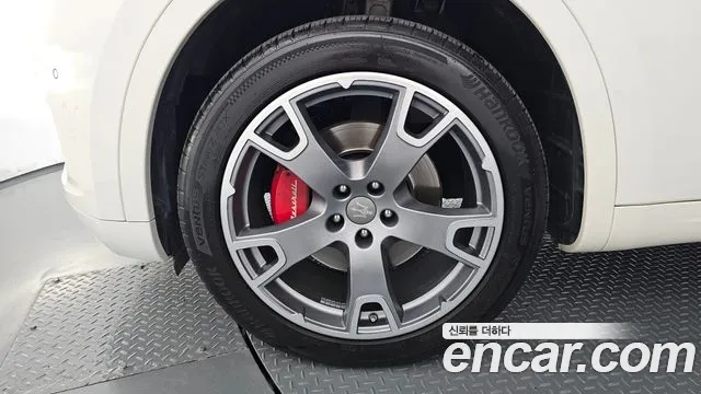 Maserati Levante 2017 thumb 8