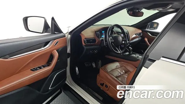 Maserati Levante 2017 thumb 6