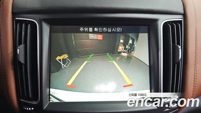 Maserati Levante 2017 thumb 4