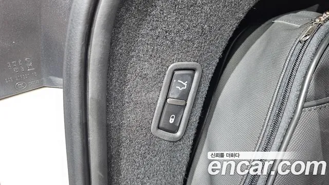 Maserati Levante 2017 thumb 7
