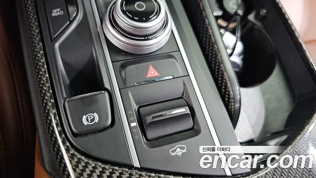 Maserati Levante 2017 thumb 10