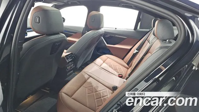 BMW 5 серии 2025 thumb 7