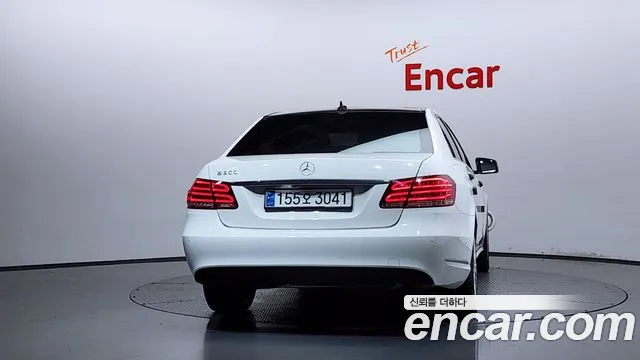 Mercedes-Benz E-Class 2015 thumb 7
