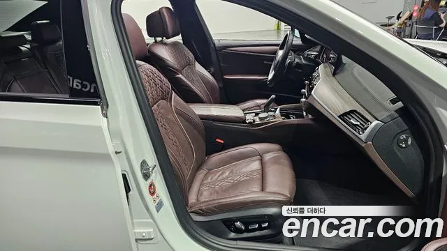 BMW 5 серии 2017 thumb 4