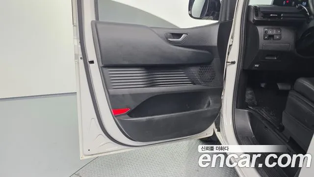 Hyundai Staria 2021 thumb 12