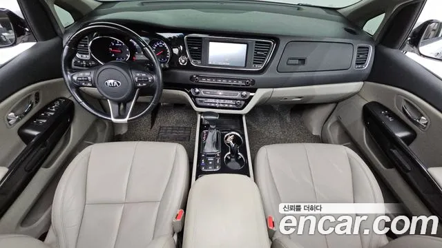 Kia Carnival 2018 thumb 12