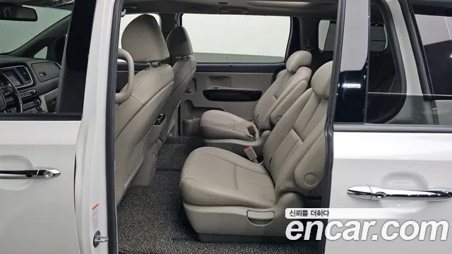 Kia Carnival 2018 thumb 8