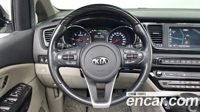 Kia Carnival 2018 thumb 5