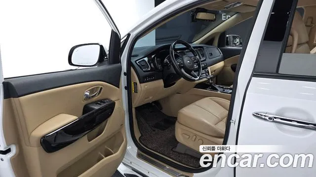 Kia Carnival 2019 thumb 5