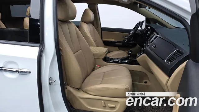 Kia Carnival 2019 thumb 10