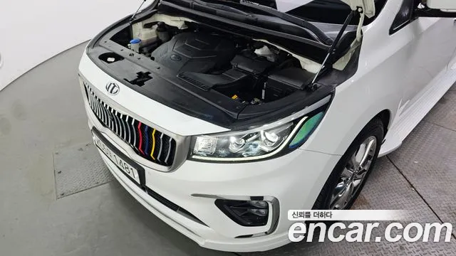 Kia Carnival 2018 thumb 5
