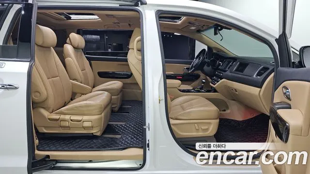 Kia Carnival 2018 thumb 3