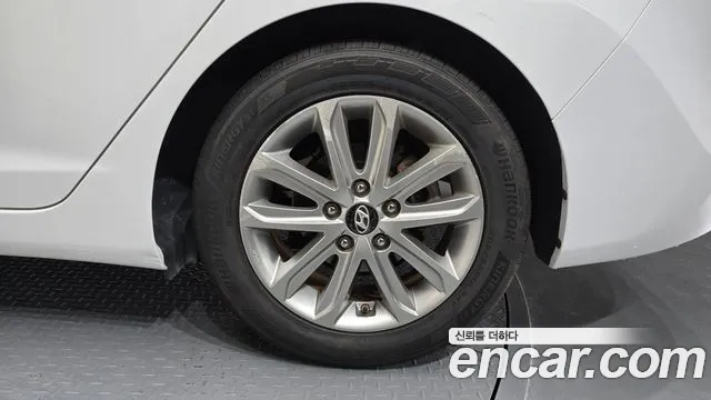 Hyundai Elantra 2015 thumb 7