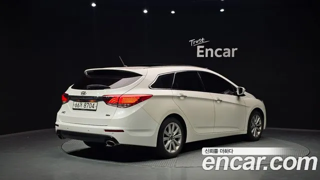 Hyundai i40 2012 thumb 8