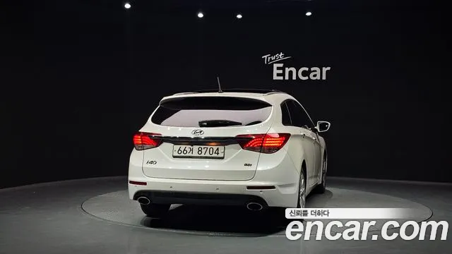 Hyundai i40 2012 thumb 12