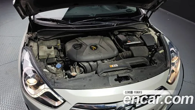 Hyundai i40 2012 thumb 11