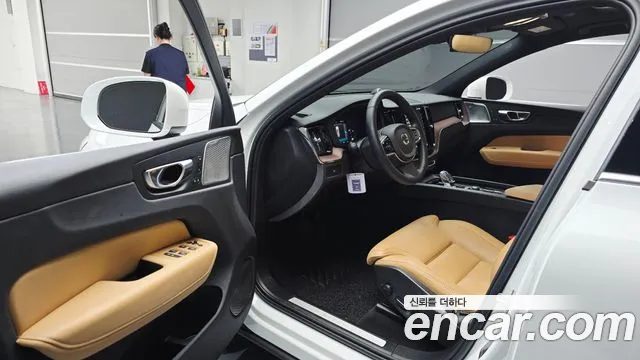 Volvo XC60 2024 thumb 8