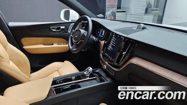 Volvo XC60 2024 thumb 4