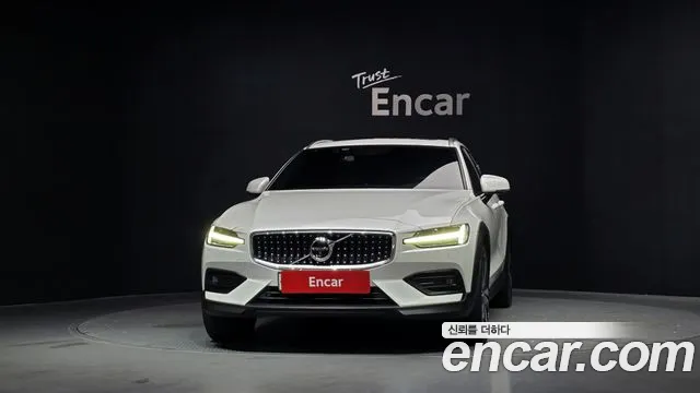 Volvo V60 Cross Country 2019 thumb 3