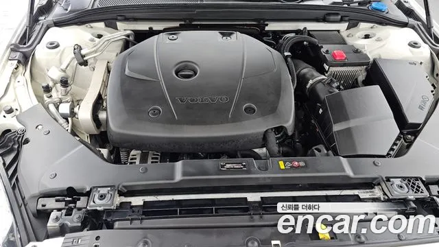 Volvo V60 Cross Country 2019 thumb 10