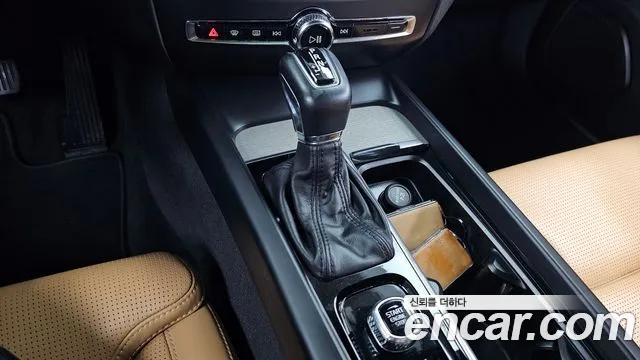 Volvo V60 Cross Country 2019 thumb 7