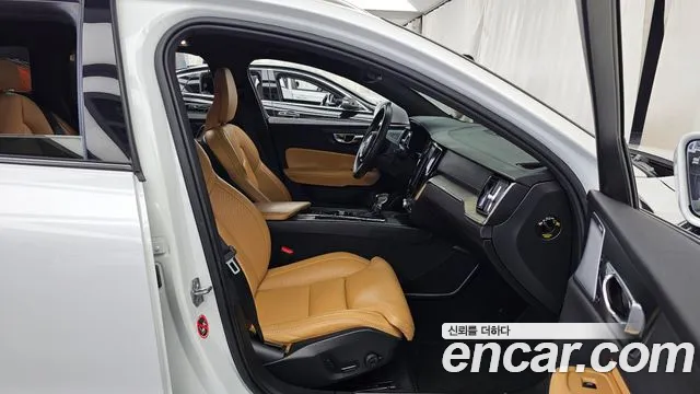 Volvo V60 Cross Country 2019 thumb 8