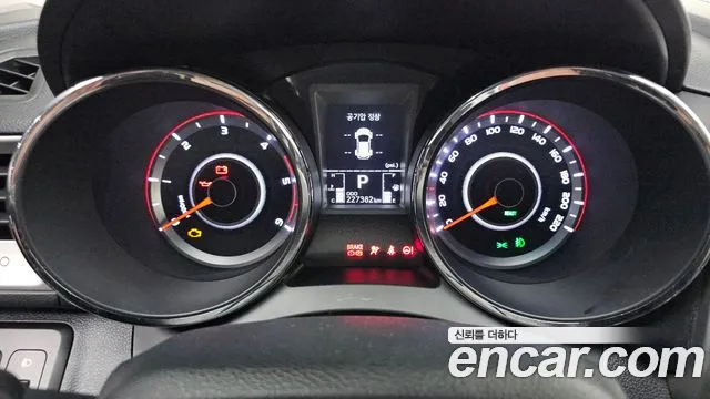 KGM Tivoli 2015 thumb 6