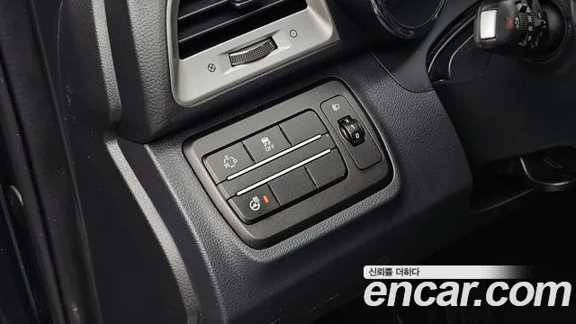 KGM Tivoli 2015 thumb 7