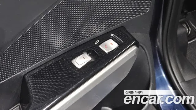 KGM Tivoli 2015 thumb 10