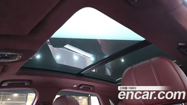 Bentley Bentayga 2023 thumb 12