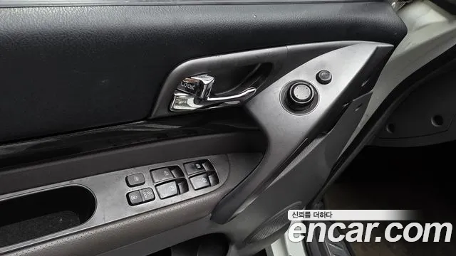KGM Korando 2013 thumb 9