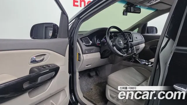 Kia Carnival 2017 thumb 4