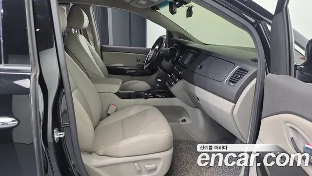 Kia Carnival 2017 thumb 11