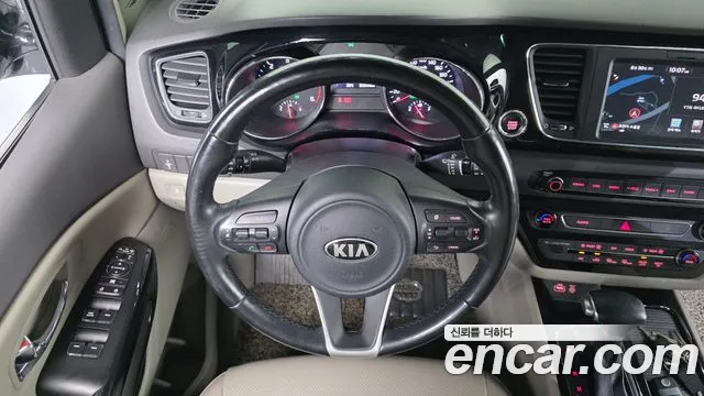 Kia Carnival 2017 thumb 10