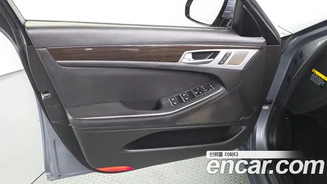 Genesis G80 2016 thumb 2