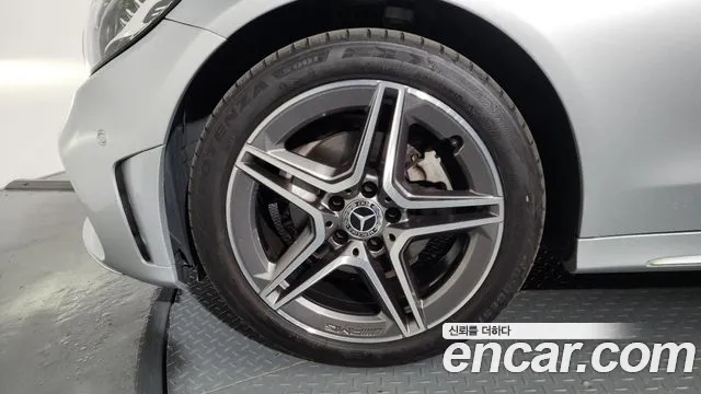 Mercedes-Benz C-Class 2021 thumb 10