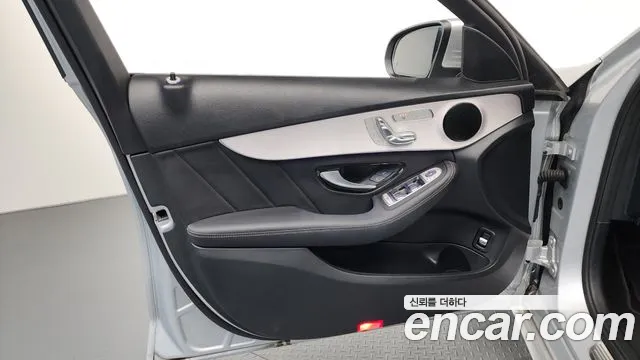Mercedes-Benz C-Class 2021 thumb 3