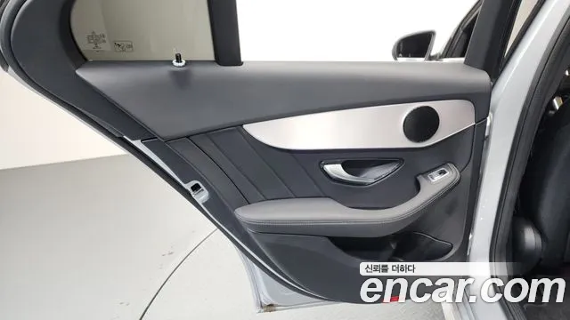 Mercedes-Benz C-Class 2021 thumb 9