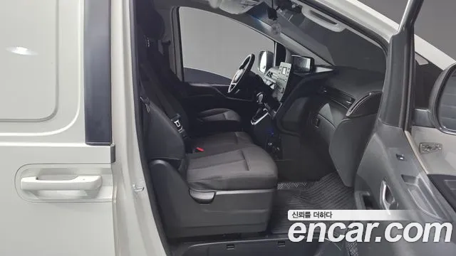 Hyundai Staria 2022 thumb 9