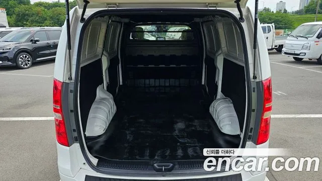 Hyundai Staria 2016 thumb 10