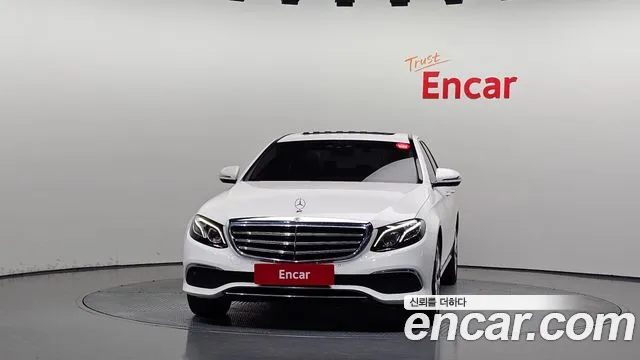Mercedes-Benz E-Class 2018 thumb 3
