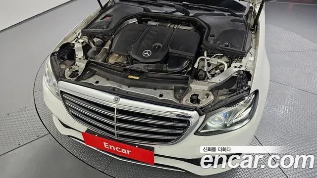Mercedes-Benz E-Class 2018 thumb 11