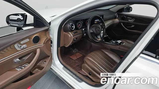 Mercedes-Benz E-Class 2018 thumb 4