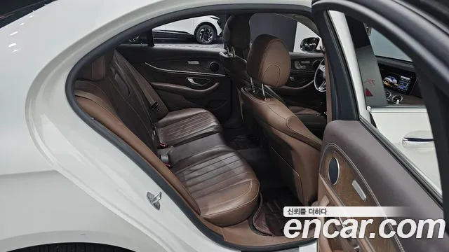 Mercedes-Benz E-Class 2018 thumb 8