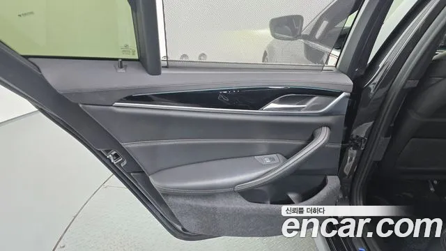 BMW 5 серии 2019 thumb 7